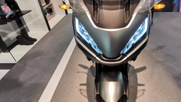 Honda ADV 350: Με ανεστραμμένο πιρούνι και χώρο για 2 full face κράνη 